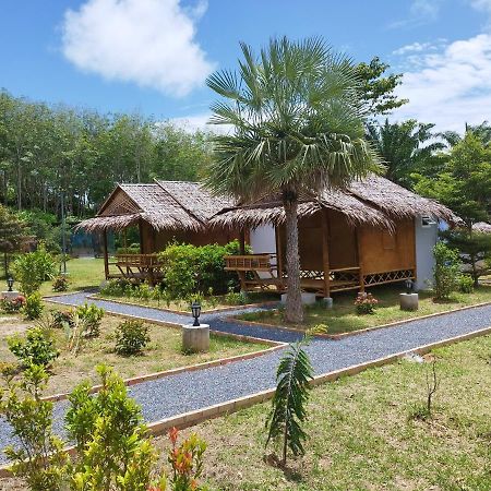 Palm Garden Bungalows Ko Lanta Extérieur photo